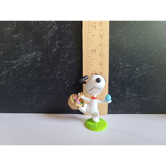 Hallmark PEANUTS Snoopy Easter Bunny "It's the Easter Beagle!" Hanging Ornament - Picture 7 of 10